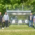 Neue Sitzbänke für den Rasenplatz